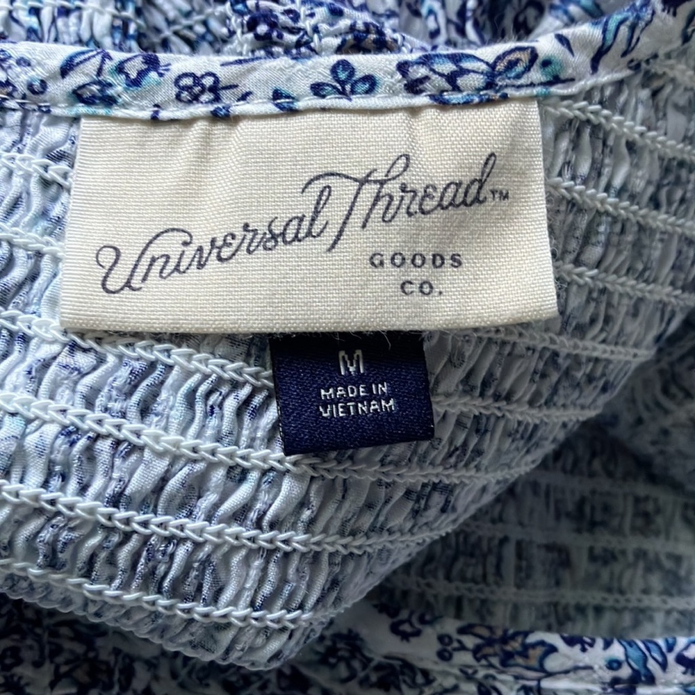 pretty smocked blouse size m - Picture 7 of 8